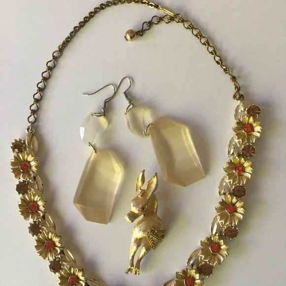 VTG 🌼 Golden Curated Trio jewelry set - Picture 10 of 16